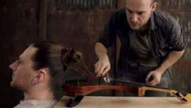 Un curioso experimento con el que un lituano ha conseguido crear música con su propio pelo