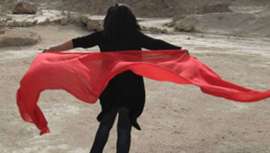 Las mujeres iraníes publican sus fotos sin velo en lugares públicos, superando por un momento la represión a la que son sometidas