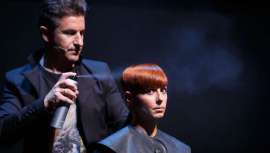 A caballo entre shows internacionales y sus dos salones en Pamplona, este apasionado de la tijera valora el arte y el esfuerzo de la profesión por encima de todo