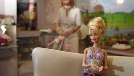 El establecimiento, único en España, está especializado en el cuidado del cabello, retoque de maquillaje y asesoría de estilismo de muñecas de todas las épocas