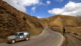 La firma de cosmética masculina ha prestado su colaboración en este rally solidario por el desierto marroquí