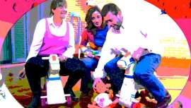 Los gurús de la empresa, la vida, las relaciones personales, el amor, el odio... la felicidad, coinciden. Hay que derribar muros, olvidarse del tanto eres como tanto tienes y, por encima de todo, aprender a ser felices