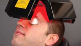 El tratamiento capilar con láser helio neón de IMD estimula la microcirculación del cuero cabelludo, aumentando la llegada de nutrientes y oxígeno a los folículos capilares, regula la caída y ayuda al crecimiento y renovación del cabello