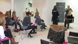 Esta formación, impartida por Sabariz Hairtist, muestra a los asistentes todos los secretos y posibilidades comerciales del recogido, una modalidad de la peluquería profesional cada vez más demandada en el salón