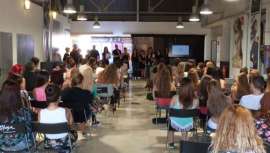 La firma hace una fuerte apuesta por las nuevas tecnologías, consolidando el trilingüismo en las titulaciones de las áreas de peluquería, maquillaje y caracterización, estética y asesoría de imagen