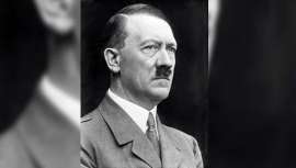 Existen varias versiones sobre la verdadera razón por la que Adolf Hitler usaba su bigote en forma cuadrada, pero una toma mayor fuerza, ¿sabes cuál es?