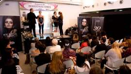 El stand de la firma estuvo rodeado en todo momento de visitantes que asistieron a numerosas demostraciones sobre las últimas novedades en maquillaje, cosmética y uñas