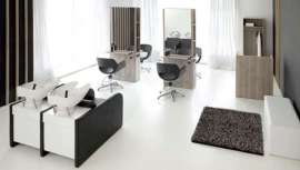 El fabricante de mobiliario para peluquería ofrece al profesional eficiencia y diseño combinados con agilidad y rapidez en el servicio... y ahora un descuento único. ¡Aprovecha esta oportunidad!