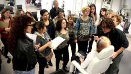 Aprendizaje práctico de un servicio que refuerza el papel del estilista como consejero de belleza e imagen