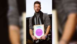 El maquillador de las famosas recibió este premio como reconocimiento a su trayectoria profesional, en el marco de la 30ª edición del congreso Les Nouvelles Esthetiques en Polonia