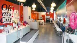 La cadena de peluquerías abre sus tres primeros salones en la Ciudad Condal