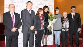 La expresión nadie es profeta en su tierra no se cumple en el caso de Felicitas Ordás. El consistorio maratonino fue el escenario de un homenaje a la peluquera del año, el 11 de diciembre. Desde Revlon le brindaron su apoyo en un día tan especial