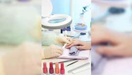 Se trata del primer protocolo de blanqueamiento profesional, firmado por Essie, capaz de devolver a las uñas su color y vitalidad en menos de una hora. Adiós a pulidores, bases blanqueadoras o remedios caseros