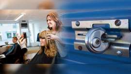 La subida del IVA del 8 al 21% y la falta de afluencia de clientes por la crisis, ha propiciado que cuatro de cada diez salones hayan dejado de ejercer su actividad en solo dos años. Son datos extraídos del Directorio Central de Empresas (DIRCE)