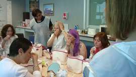Desde el año 2012, la Fundación Stanpa mejora la autoestima de mujeres con cáncer a través de talleres sobre cuidado de la piel y uso del maquillaje durante el tratamiento oncológico