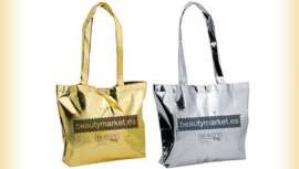 Si aún no la tienes, ahora puedes conseguir tu bolsa solidaria. Seis productos de primer nivel a un precio único para una acción solidaria. Te esperamos en el stand 1-X20 de la Feria Profesional de Imagen Personal, Belleza y Calidad de Vida