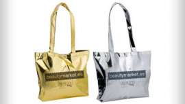 Si aún no la tienes, ahora puedes conseguir tu bolsa solidaria. Seis productos de primer nivel a un precio único para una acción solidaria. Te esperamos en el stand 1-X20 de la Feria Profesional de Imagen Personal, Belleza y Calidad de Vida