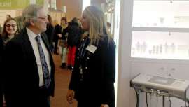 El alcalde de Barcelona, Xavier Trias, se detuvo en el stand de Mesoestetic Pharma Group en el marco del certamen. Trias mostró interés en la trayectoria de esta empresa familiar convertida en laboratorio puntero europeo 