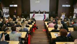 Tras una intensa jornada en la Universidad de Vigo y una cena de gala en la que Intercoiffure España presentó su colección 2015, Generis, Manuel Mon y Ziortza Zarauza deslumbraron con un atelier dedicado a recogidos y peinados nupciales