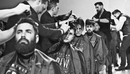 El pasado 22 de marzo, Barberos 3.0 ofreció este espectáculo sobre la pasarela del certamen, en Granada. Un total de 19 profesionales, todos socios de la plataforma, presentaron unas propuestas diferentes, en algunos casos, y arriesgadas, en otros