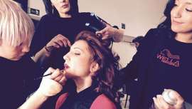 Sobre la pasarela, se pudieron ver y disfrutar los mejores looks, de la mano de la cadena de salones Eternian, afincados en el País Vasco, y la firma Wella Professionals