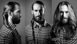 Carmelo Tortosa, fundador de El Patio del Barbero (Huelva), dotado con la Q de calidad, da a conocer su última andadura en peluquería para hombres: la colección Muny-Wildy. Una especie de semirrecogido que no resta masculinidad al modelo