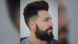 Las melenas con laterales más cortos o los tupés largos y abundantes con laterales rapados y muy degradados, combinados con barbas hipster son tendencia