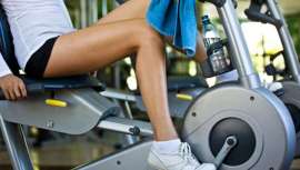 Montar en bicicleta y pedalear en el sentido contrario a las agujas del reloj no es algo absurdo. Un estudio reciente, publicado por el American Council on Exercise, cita como ventajas la quema de un mayor número de calorías 