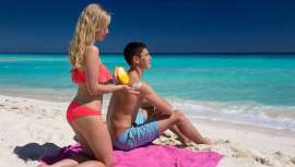 La composición (25,3%) y la textura (25%) de los productos, las pieles sensibles (24,5%) y el FPS (21,3%), son las principales preocupaciones a la hora de escoger el protector solar, según un panel de 25.000 conversaciones en rrss