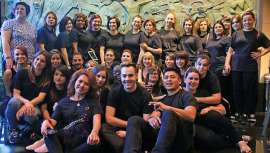 Un equipo de alumnos dirigido por profesoras constituye el equipo de peluquería en la Gala de Miss y Míster Expresión Internacional y en el desfile Atenporal