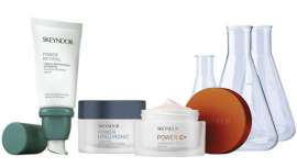 La firma adapta algunas de sus fórmulas de prestigio al formato de descubrimiento a un precio especial de 10 euros, recuperable en la compra posterior de producto. Se pretende incentivar que se prueben, huelan, toquen y experimenten los tratamientos 