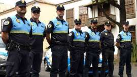 Según el nuevo reglamento, aprobado hace unos meses, los agentes deberán pedir permiso para dejarse bigote o barba. Además, y en el caso de las féminas, estas solo podrán llevar maquillajes discretos 