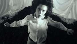 Hair-T Inizi@, equipo artístico de Inizi@ Haircosmetics, ha creado un video que plasma las cualidades de la mujer de hoy, sofisticada pero capaz de plantar cara a las situaciones más complejas 