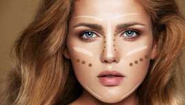 El strobing, de origen francés, surgió como opuesto al contouring, método de maquillaje popularizado por Kim Kardashian. El primero, fácil de llevar a cabo, aporta un look más fresco y juvenil que el segundo 