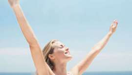 El doctor Lajo Plaza ha desarrollado un protocolo que fortalece la piel y facilita un bronceado más bonito y uniforme