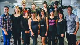 El técnico explica que con esta creación ha podido reflejar el color, las geometrías del corte y volúmenes en los recogidos. En su opinión, esta es, sin duda, su colección más completa y original