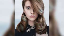 Llega el momento de familiarizarse con esta nueva técnica de coloración. Una tendencia bautizada como Le Mother of Pearl Hair, en inglés, y cuya demanda crece en el salón 