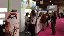 La versión 2015 del Parlux 385 PowerLight® LightGold está creada con materiales eco-friendly y su objetivo es hacer más fácil la vida de los peluqueros