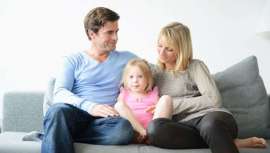 Está permitido que aquellas personas que hayan dejado de trabajar y no cobren el paro para dedicarse a los hijos o menores acogidos sumen hasta cinco años de cotización