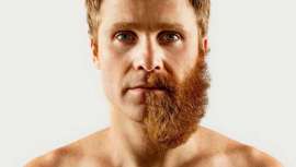 El publicista Adriano Alarcón ha dado una vuelta de tuerca a las barbas que causan furor en las redes sociales. El brasileño da rienda suelta a su creatividad y así lo plasma en la mitad de la barba que luce en su rostro