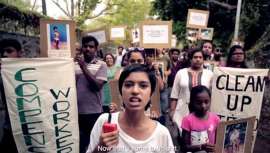 Sofia Ashraf protagoniza un vídeo en el que cambia las letras de la canción de Nicki Minaj, Anaconda, para denunciar a la empresa por la supuesta contaminación por mercurio tras el cierre de una de sus fábricas en India