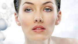 Según un reciente estudio, el tratamiento con Carboxy-Methyl (CM)-Naringenin-Chalcone reduce el flujo sanguíneo y disminuye el enrojecimiento