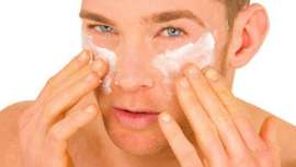 Del jabón y la loción de afeitado a todo tipo de productos de cuidado facial. La cosmética masculina experimenta un boom y nada indica un posible revés. Más bien al contrario. En los últimos tres años, el sector ha crecido un 70% 