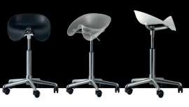 Tres versiones (negro, blanco y translúcido) para un modelo cómodo que facilita una postura correcta y descansada de la columna. Una prestación saludable que hace más llevadera la jornada diaria en el salón