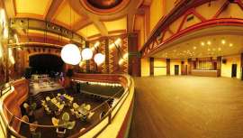 Cuenta con la participación de centros de peluquería de Japón e Inglaterra. El show Natura tendrá estilismos en directo, peluquería de vanguardia y bodypaintings en una performance continua 