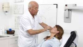 La mamoplastia o cirugía de aumento de mamas es la primera intervención estética. Así se desprende del informe de la Sociedad Española de Cirugía Plástica, Reparadora y Estética. Con el doctor Tapia hablamos sobre las últimas tendencias y novedades