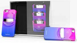 La carcasa, diseñada por Corpack, permite llevar fragancias siempre a mano y hace del teléfono un elemento aún más indispensable y a la moda