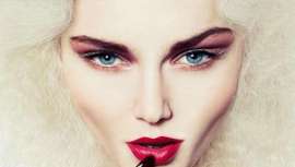 Backstage Beauty está ubicado en Avda. Diagonal 624 de Barcelona y ofrece un tratamiento innovador en estética oncológica de la mano de la profesional Nuria Soteras, esteticista pionera en esta área