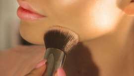 El término kabuki ya es popular en el ABC del sector belleza. Esta brocha ancestral se ha popularizado gracias al  maquillaje mineral, siendo perfecta para su aplicación. Una herramienta precisa y fácil de usar por los maquilladores artísticos