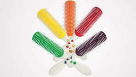 Denman presenta un cepillo con olor a fragancias de diferentes frutas. Podrás encontrarlo en la Beauty bag Peluquería de este año 